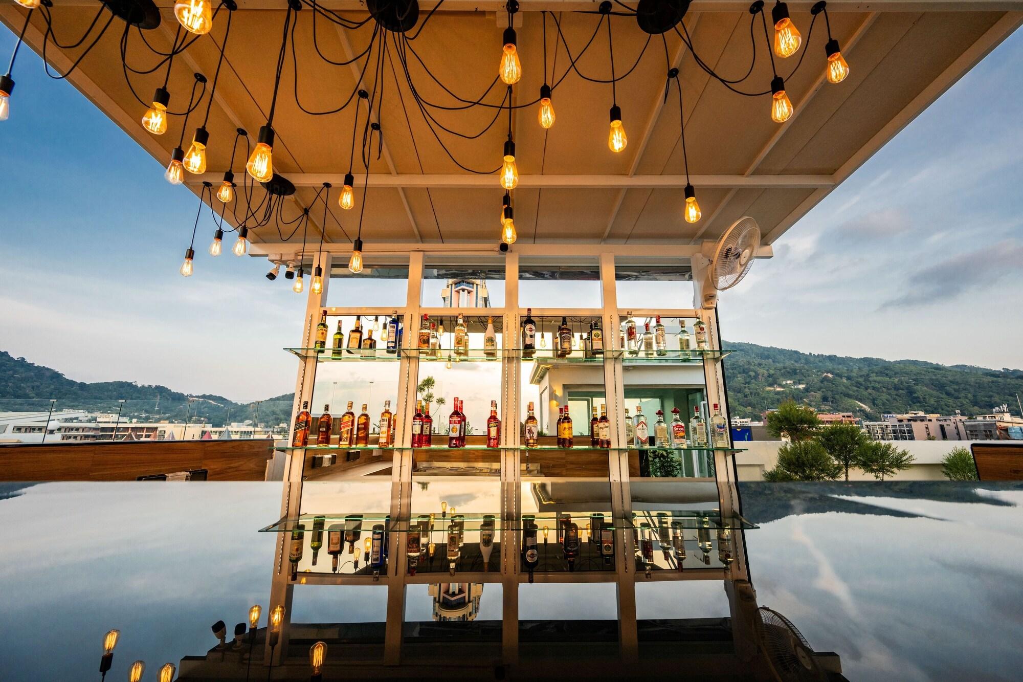 Bar/Salón La Vista Patong Hotel