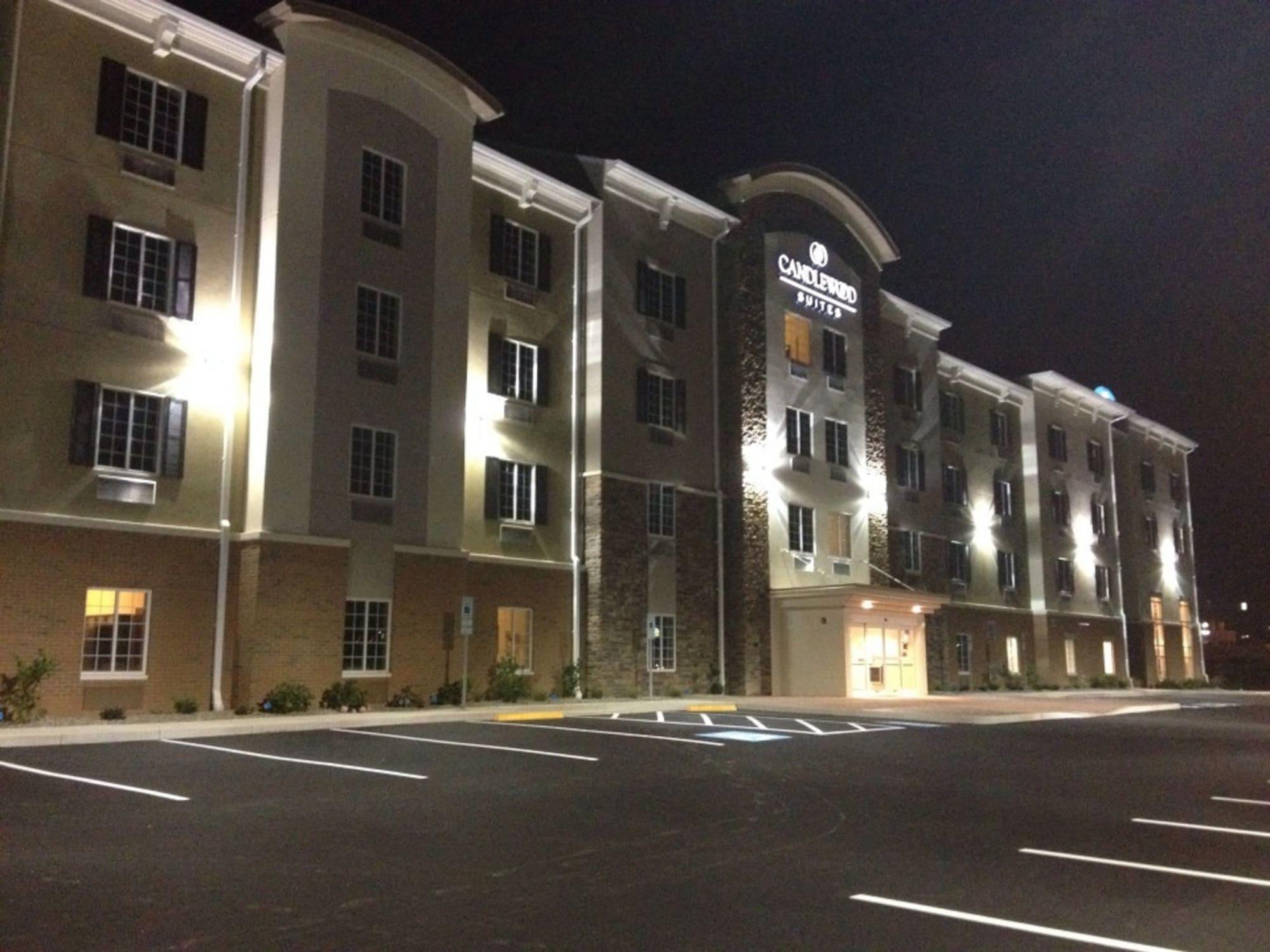 Vista Exterior Candlewood Suites Youngstown W I-80 Niles Area by IHG