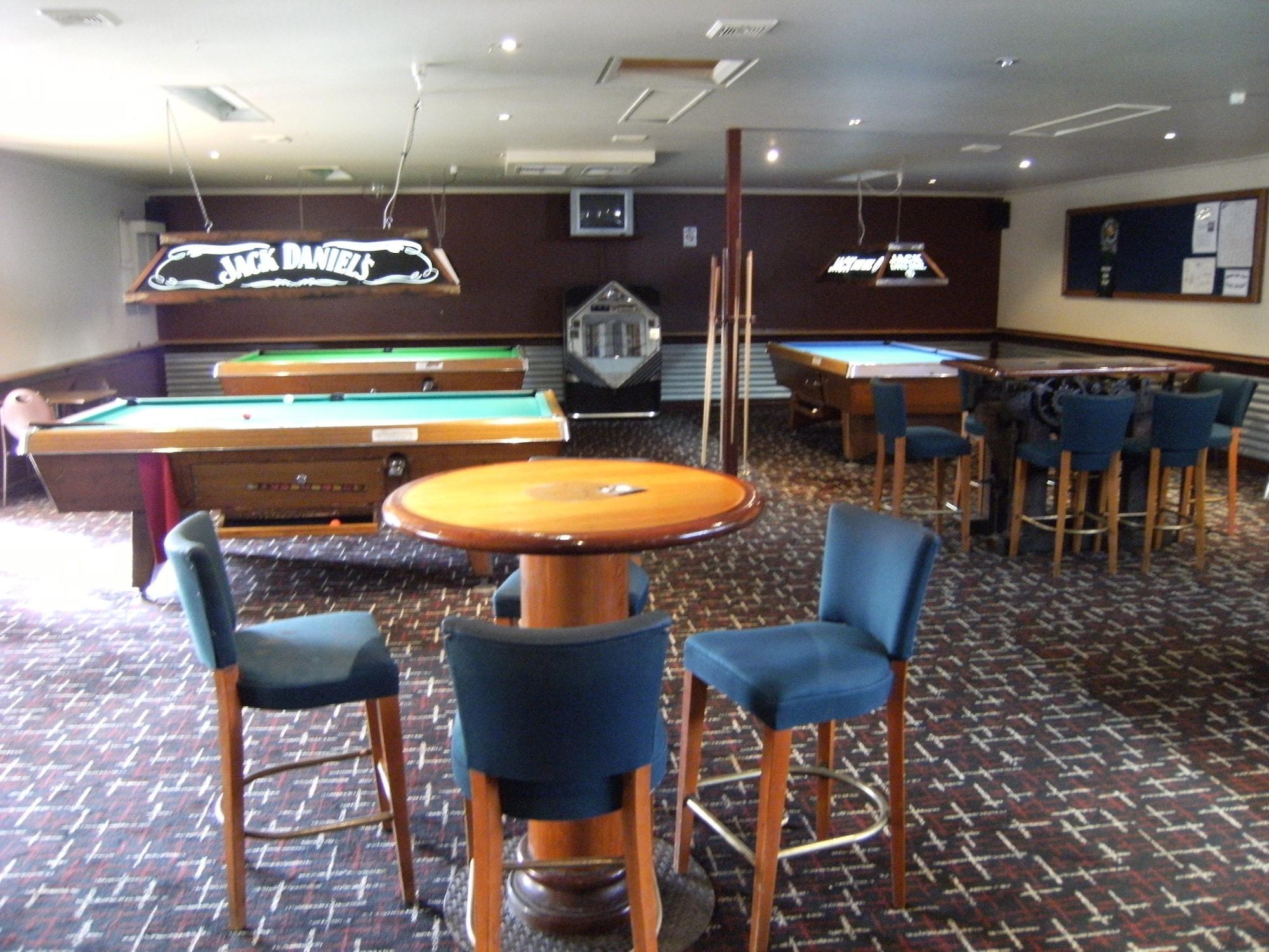 Bar/Salón Richmond Henty Hotel