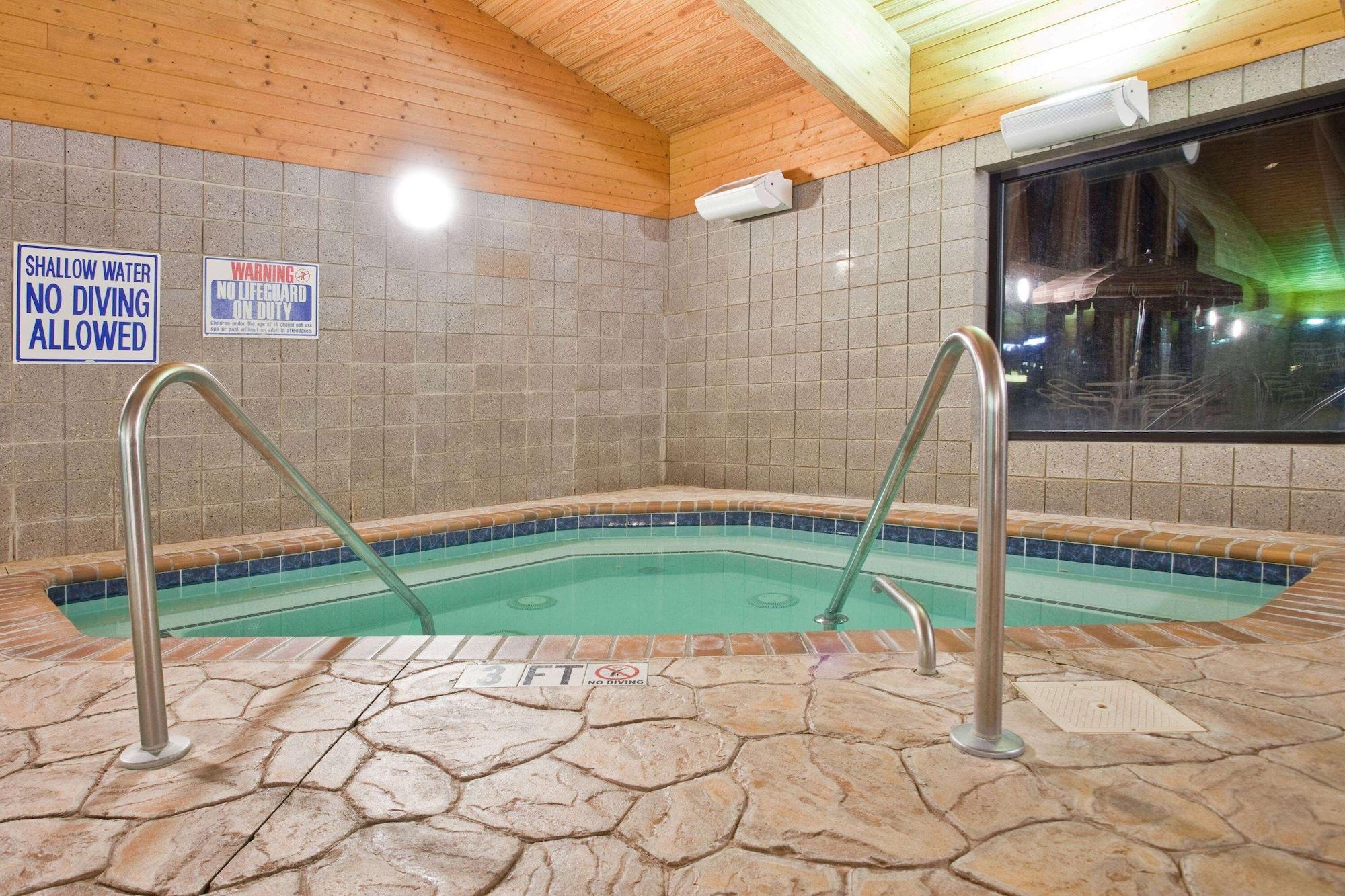 Spa AmericInn by Wyndham Boiling Springs Near Gardner Webb U