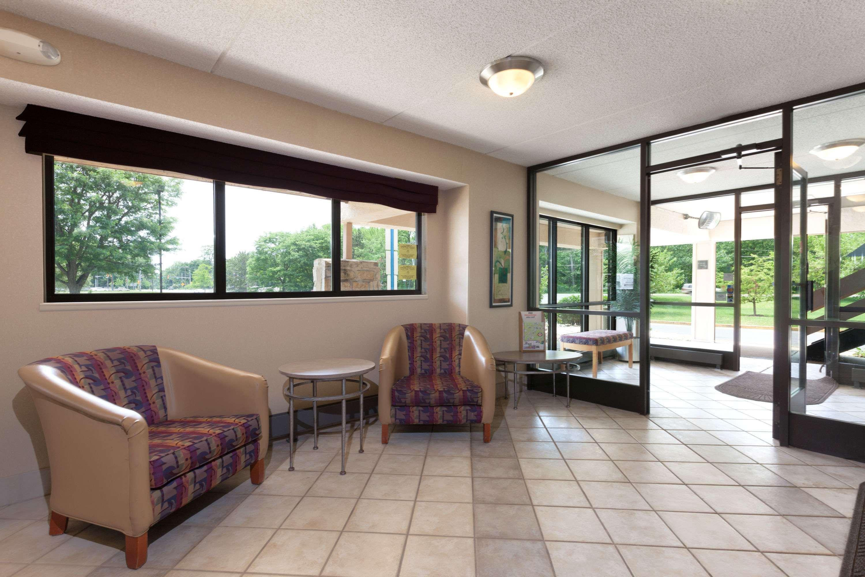 Vista Lobby Days Inn by Wyndham Monmouth Junction/S Brunswick/Princeton