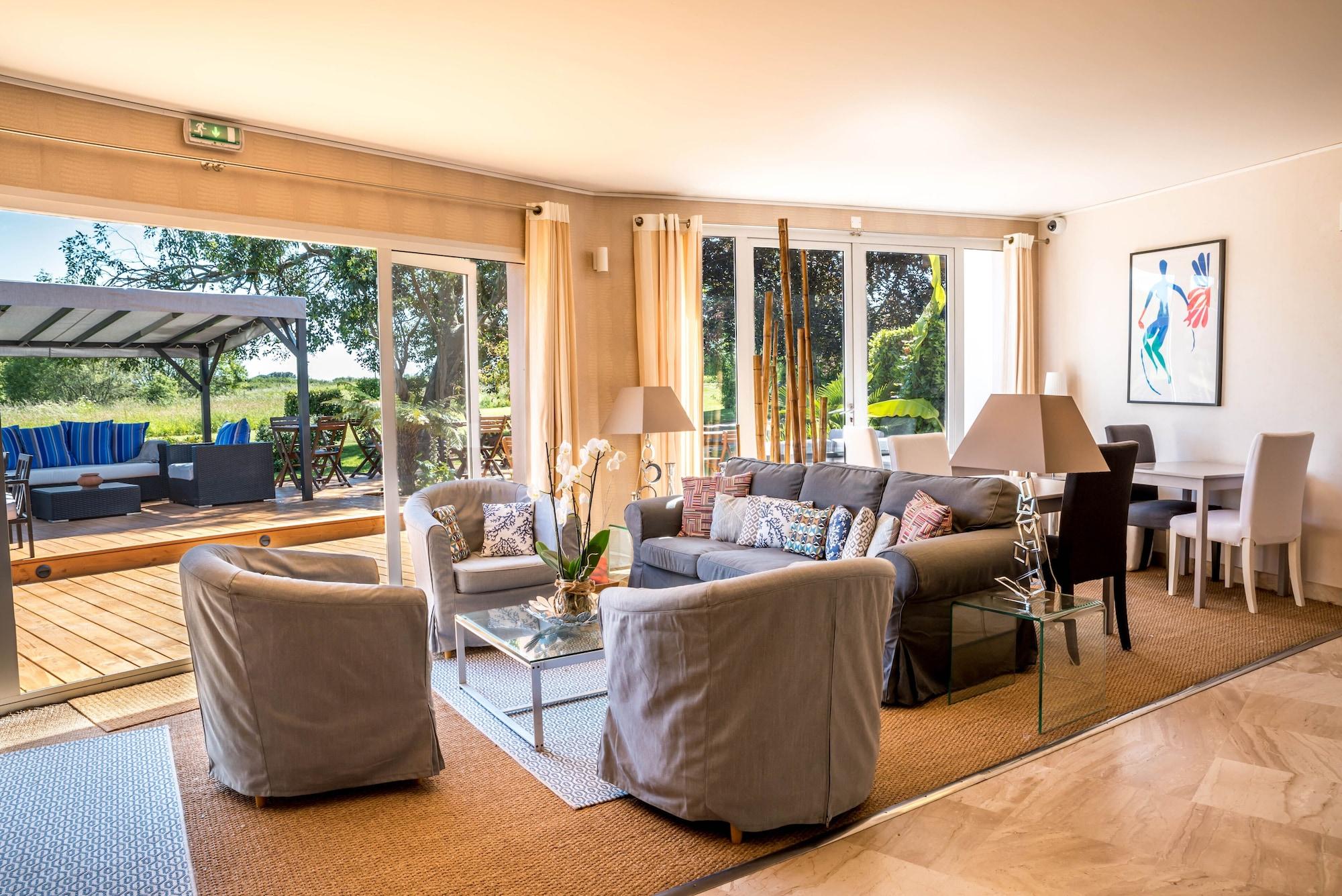 Vista Lobby Carnac Lodge Hotel & Spa