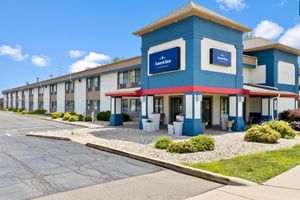 Alojamiento - AmericInn by Wyndham Beloit