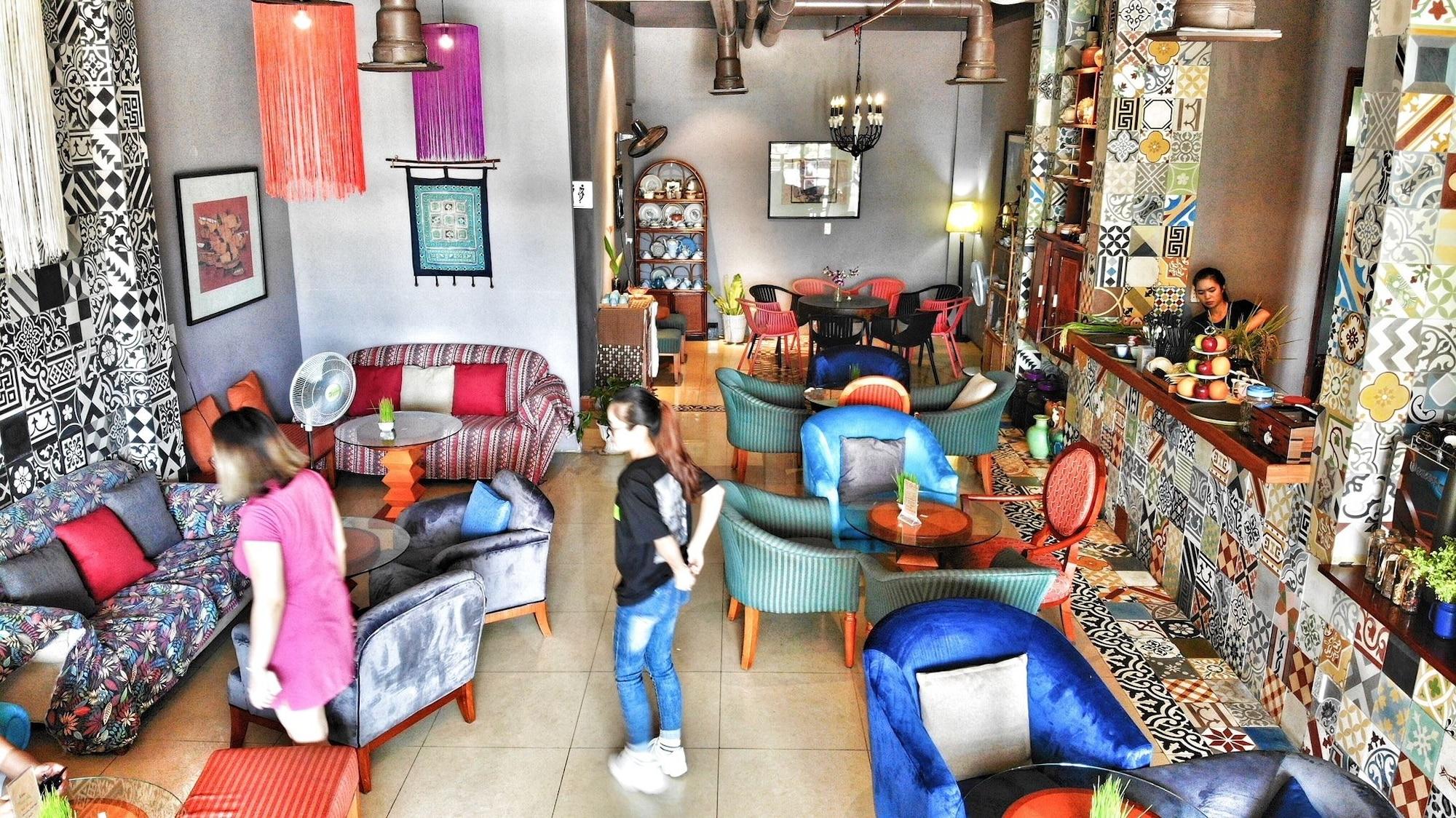 Bar/Salón Geminai Hotel & Cafe