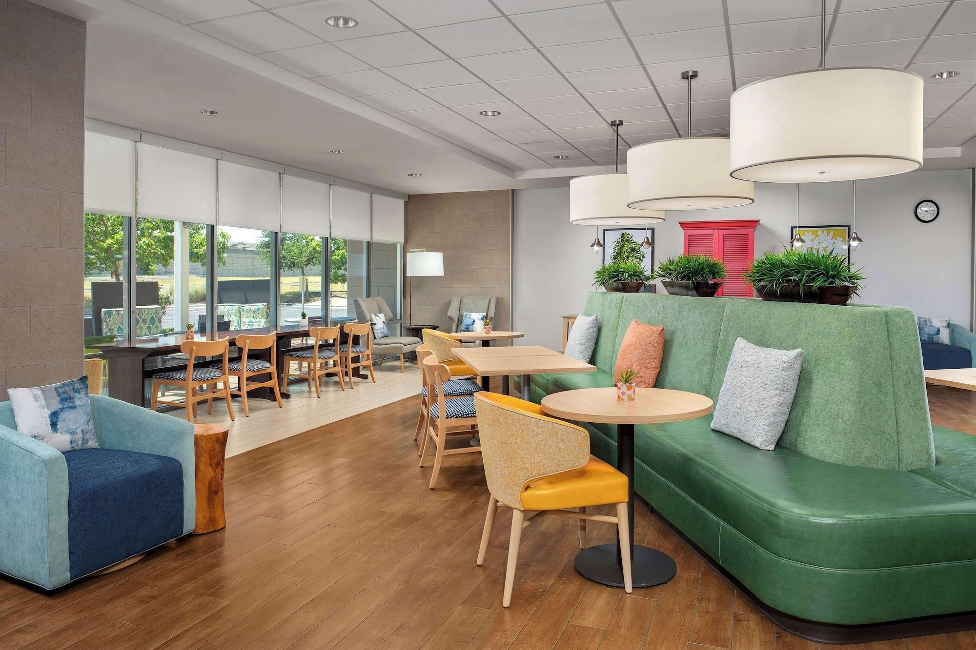 Vista Lobby Home2 Suites by Hilton Austin Round Rock