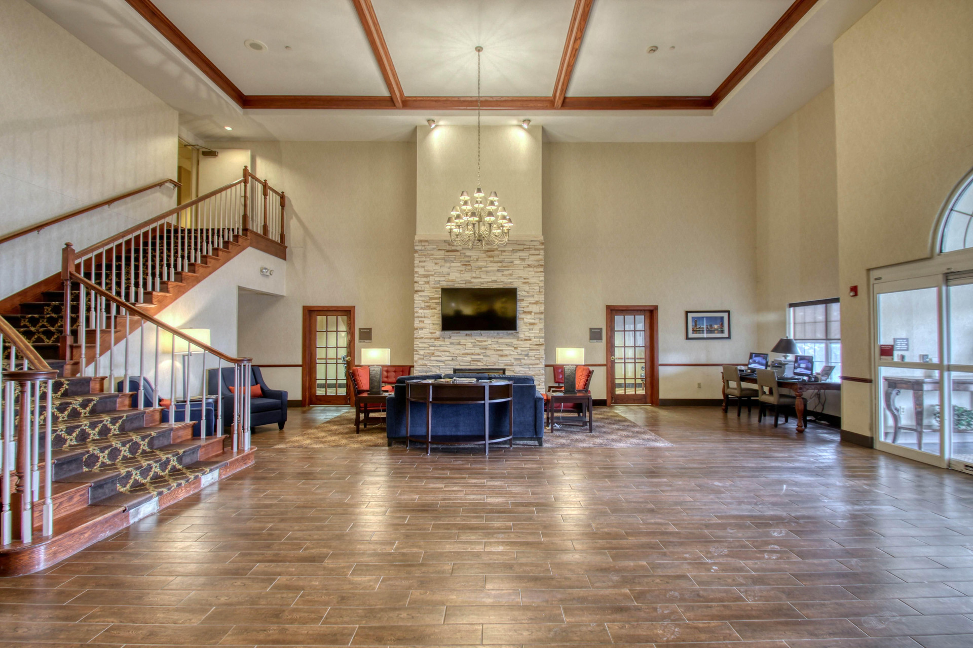 Vista Lobby Comfort Suites Milwaukee Airport
