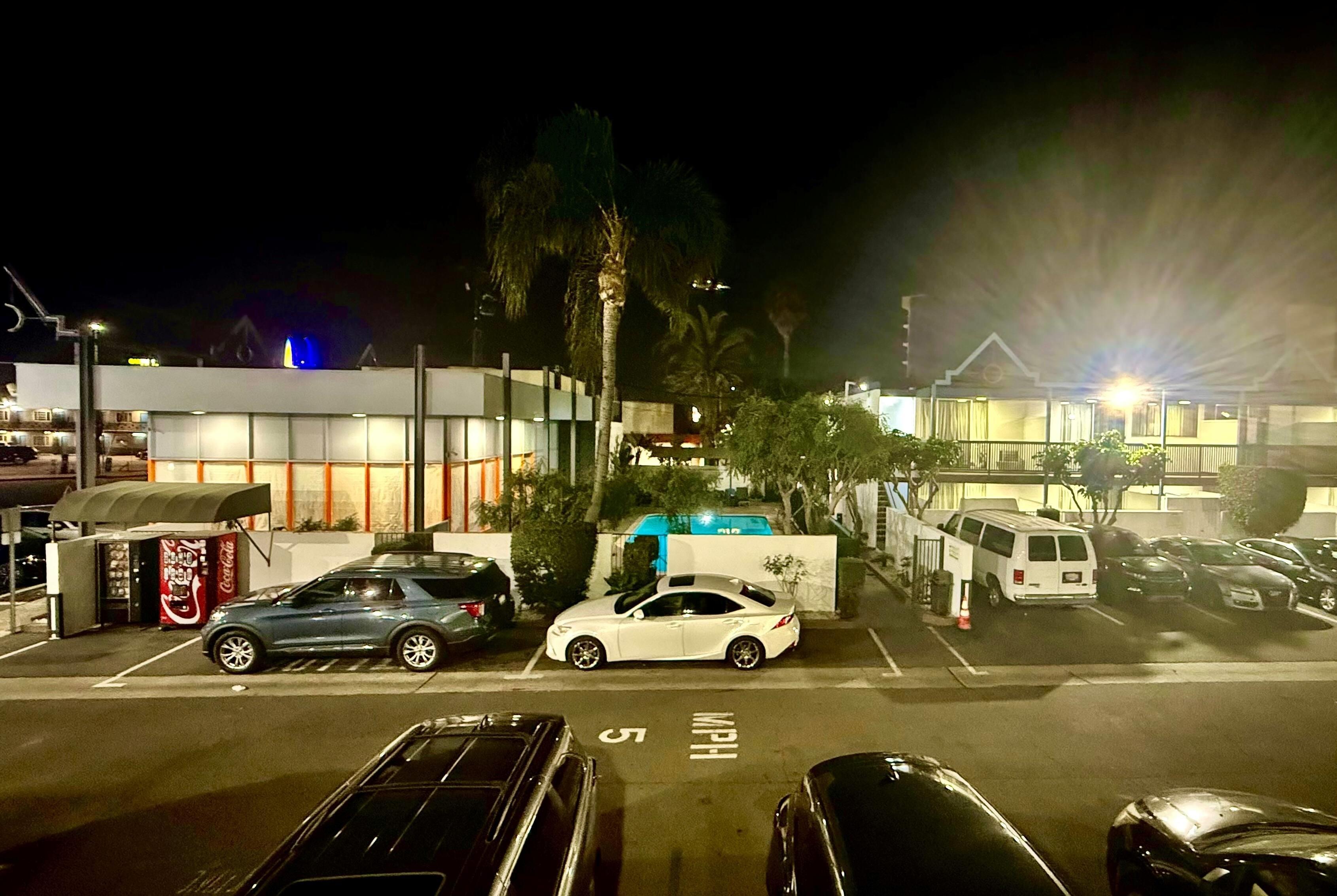 Vista Piscina Days Inn by Wyndham Los Angeles LAX Airport/Stadium Area
