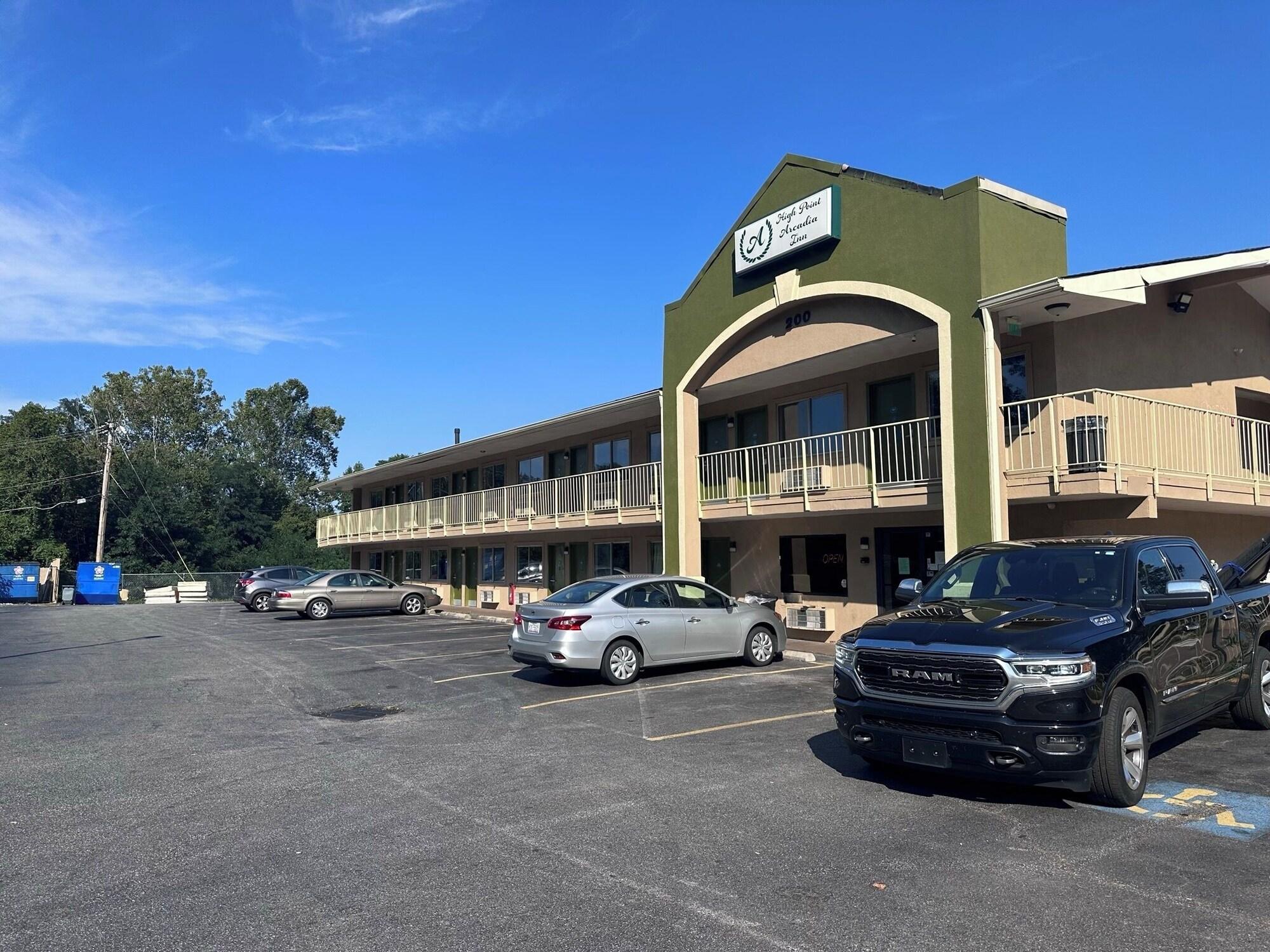 Varios High Point Arcadia Inn