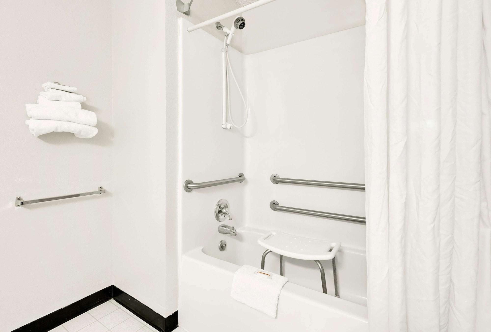 Equipamiento de Habitación Super 8 by Wyndham Marshall