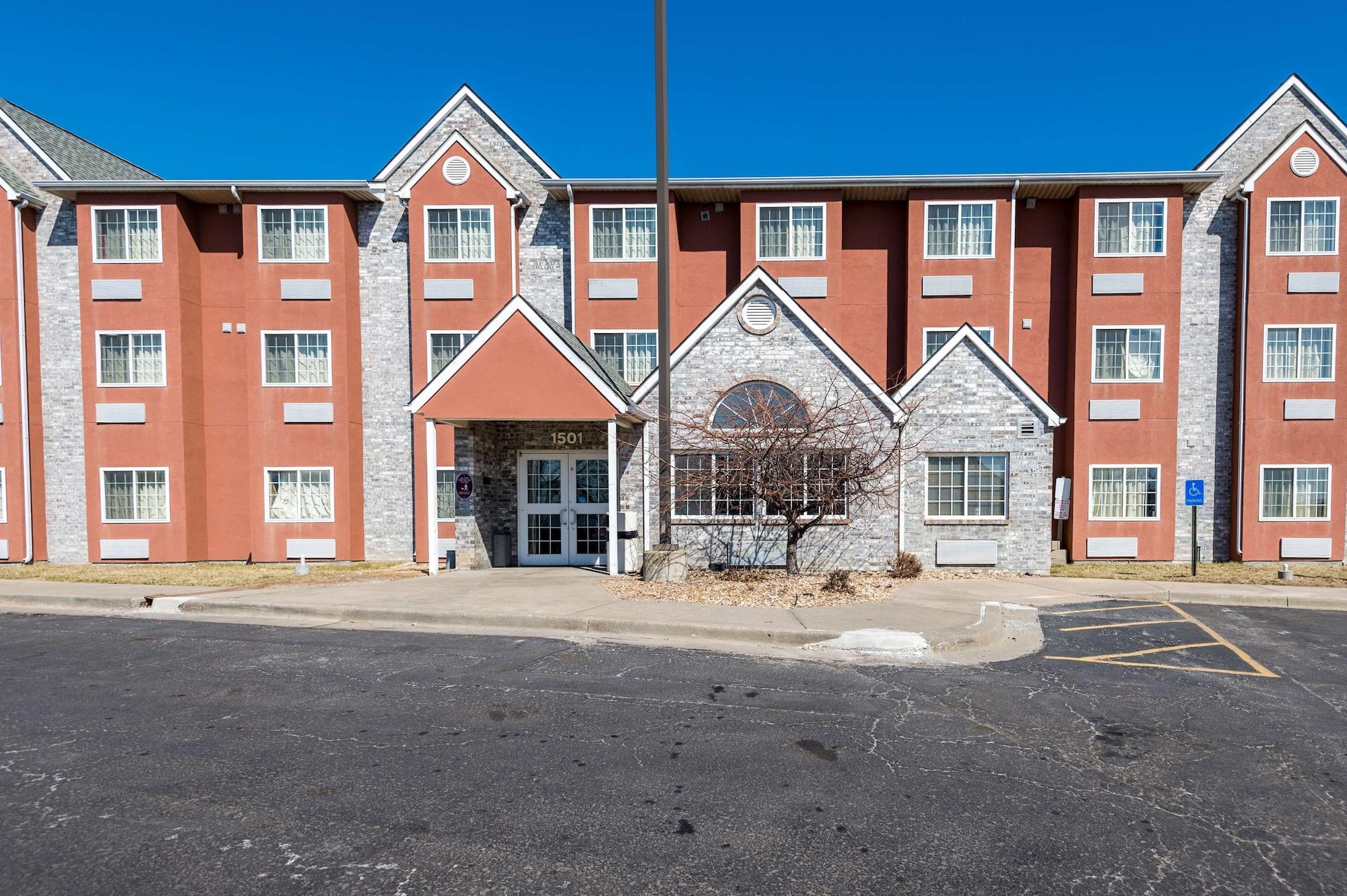 Vista Exterior Motel 6 Olathe, KS