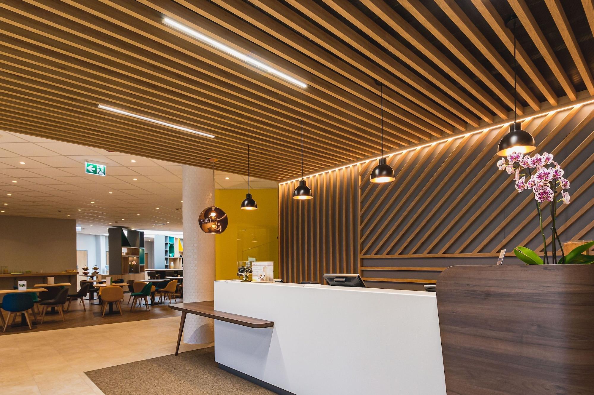 Vista Lobby Holiday Inn Budapest-Budaörs by IHG