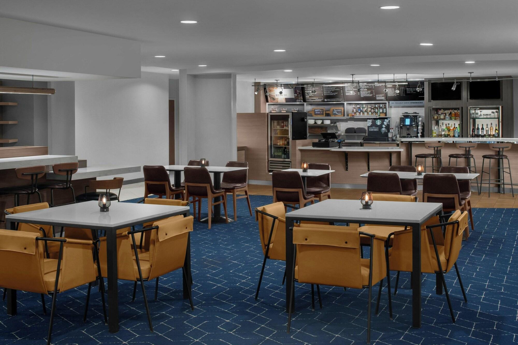Restaurant Courtyard by Marriott Santa Clarita Valencia