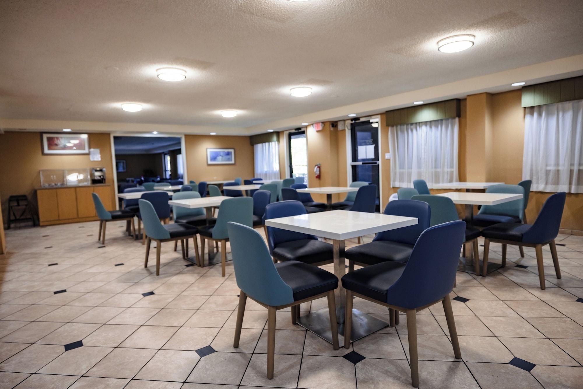 Restaurant La Quinta Inn by Wyndham Tampa Near Busch Gardens