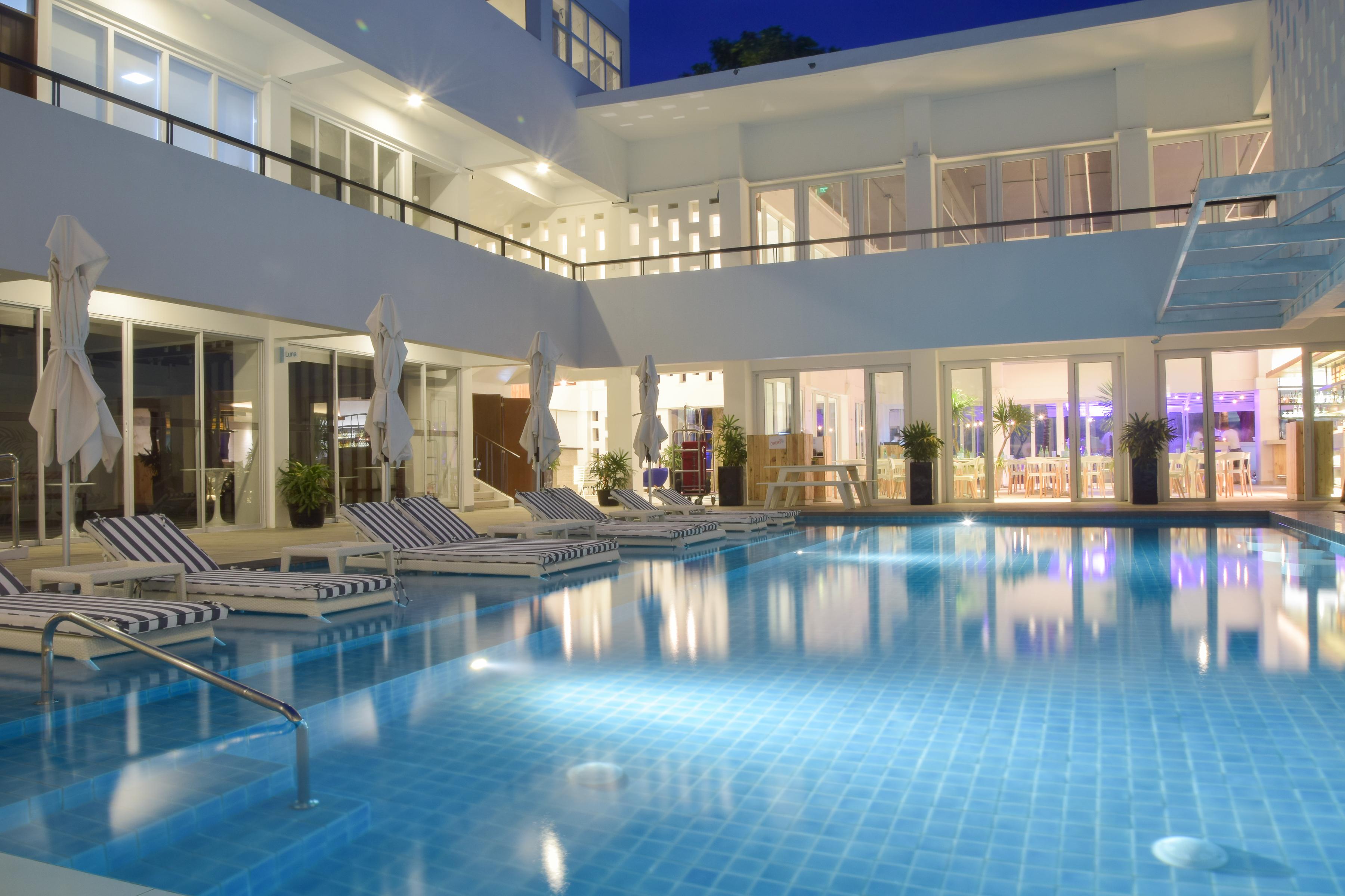 Vista Piscina Coast Boracay