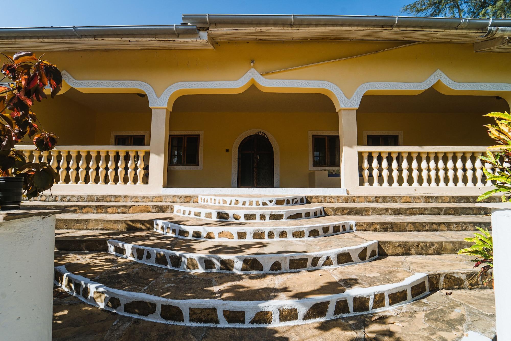 Vista Exterior GK Palm Resort Watamu