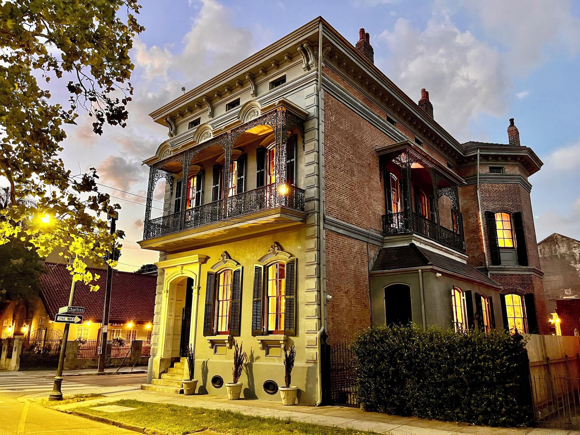 Vista Exterior The Lanaux Mansion