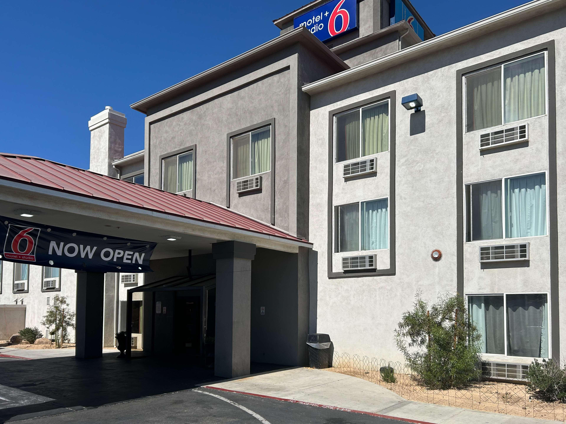 Vista Exterior Motel 6 Hesperia, CA - West Main Street I-15