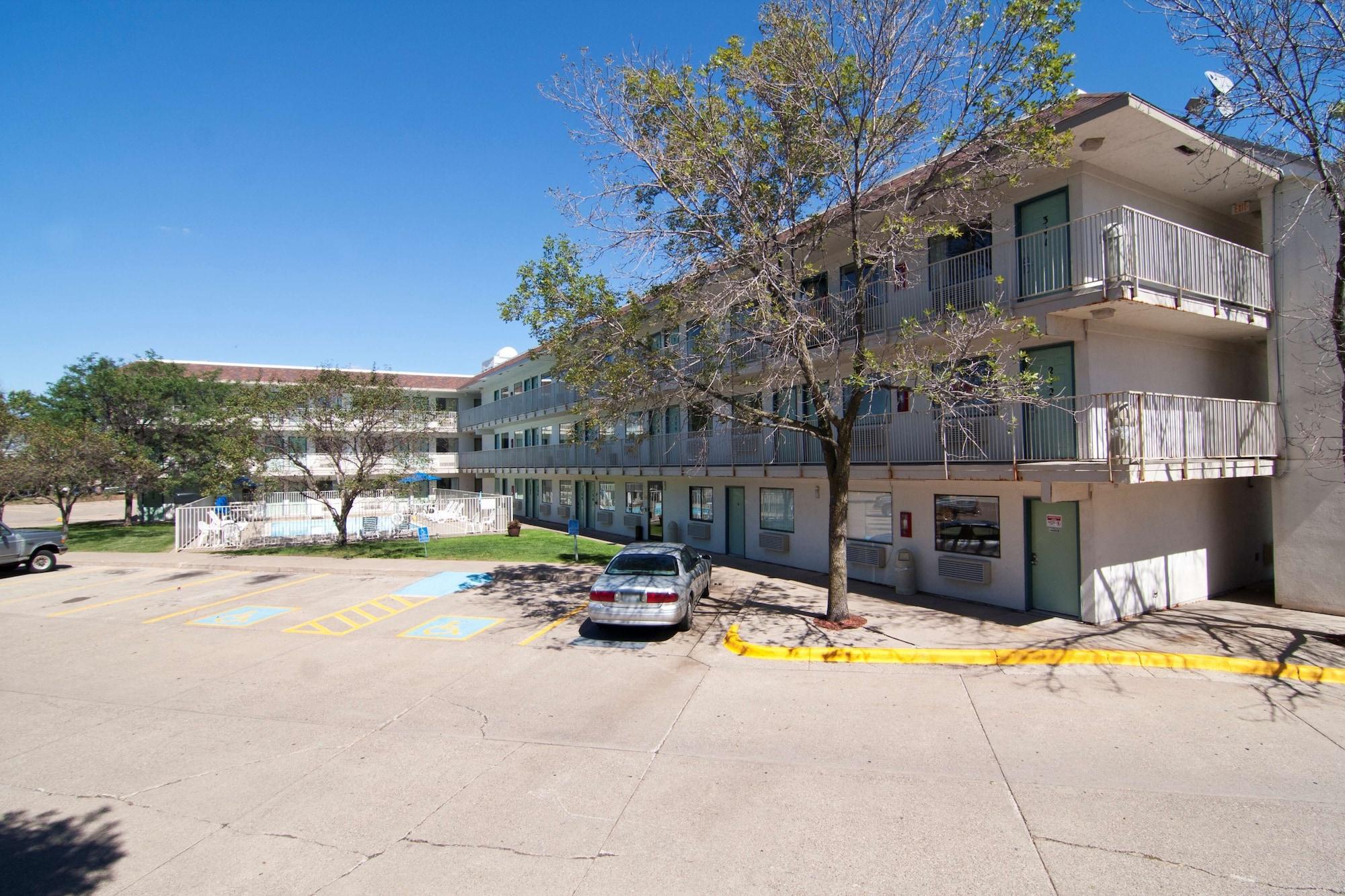 Vista Exterior Motel 6 Roseville, MN - Minneapolis North
