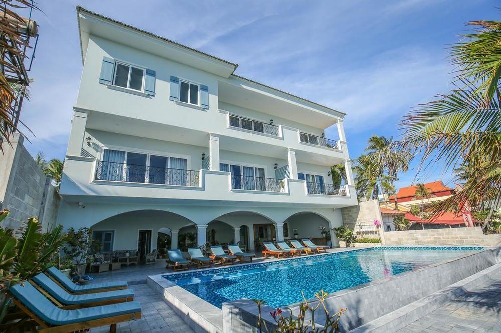 Varios Serenity by the Sea