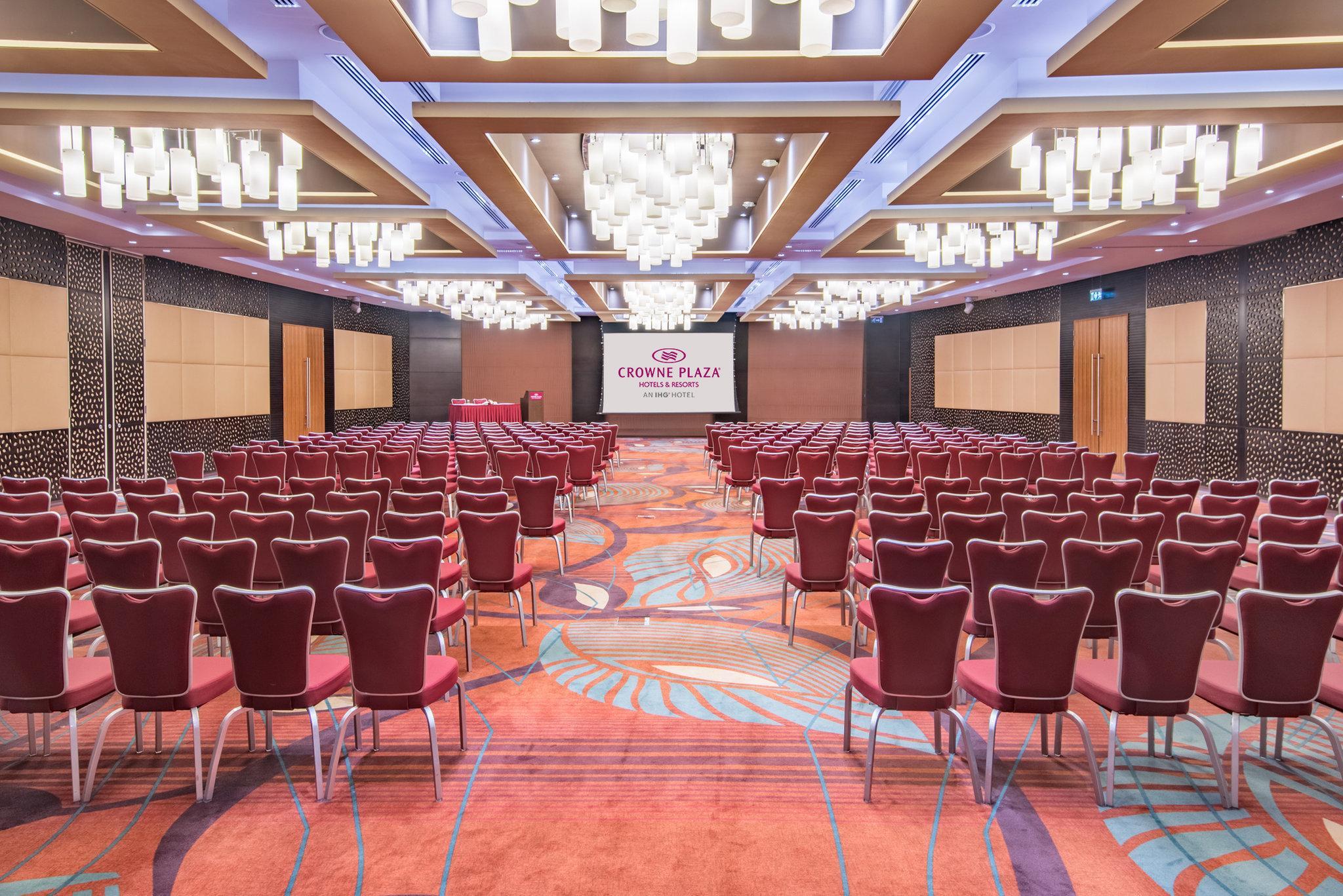 Vista Lobby Crowne Plaza Doha - The Business Park by IHG