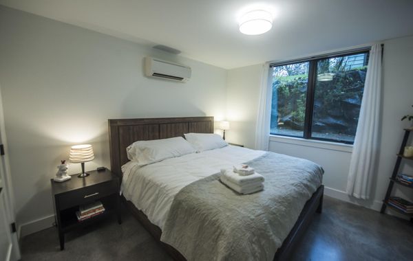 Restful, Convenient Getaway Near Downtown and Seattle’s Largest Park
