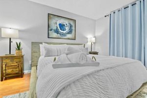 Alquiler Vacacional - Massive 5BR Resort Style Retreat with Heated Pool!
