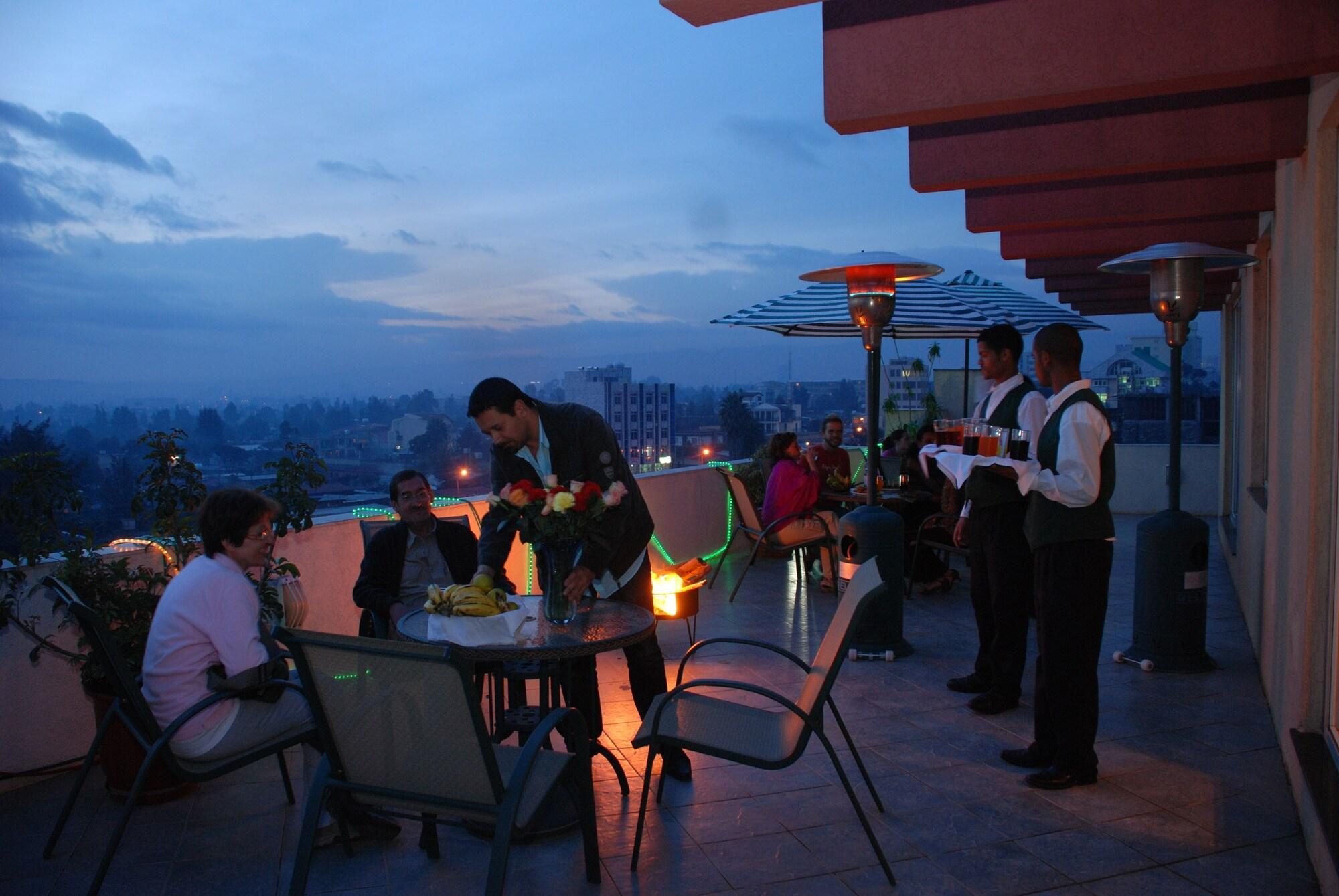 Restaurant Adot Tina Hotel