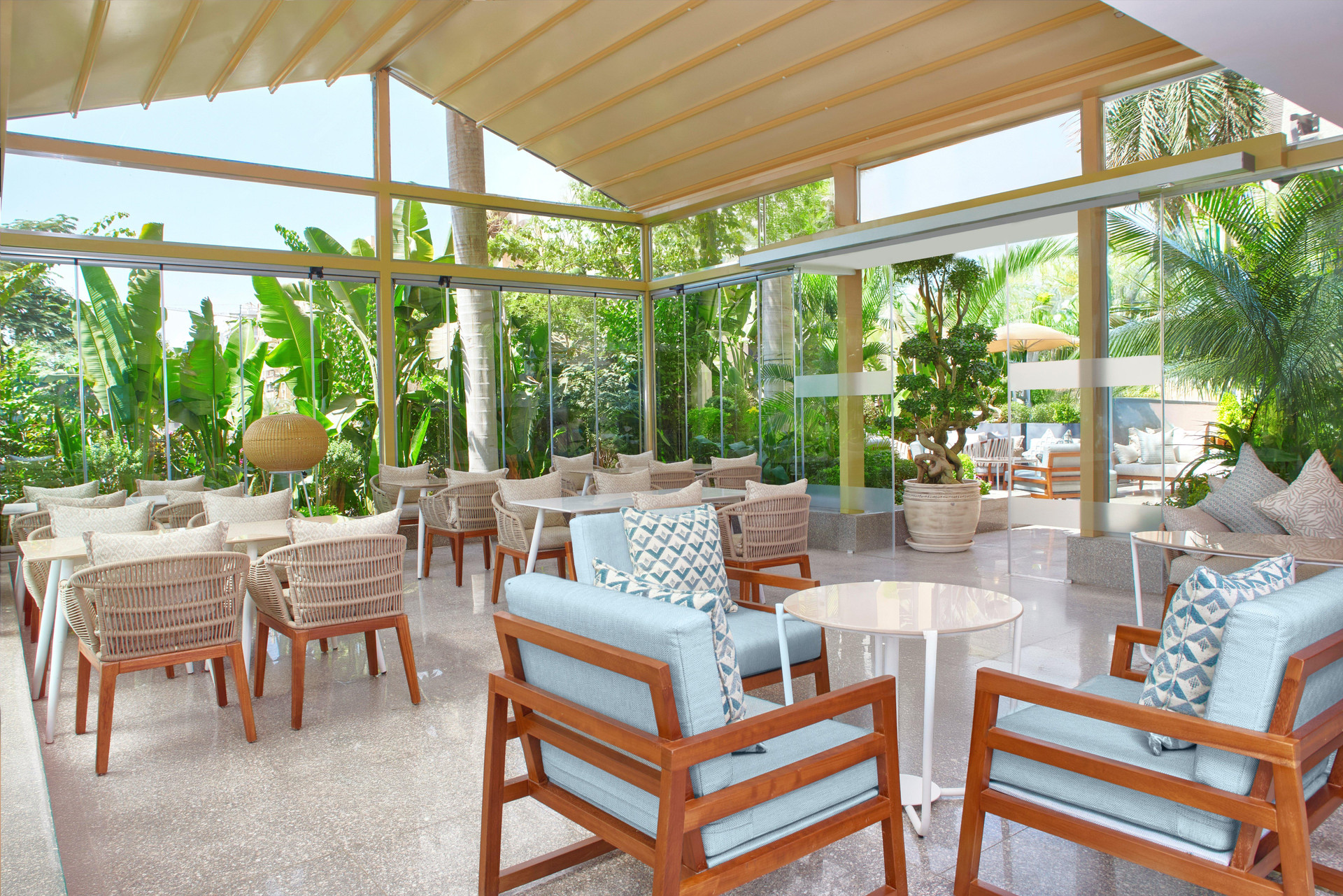 Bar/Salón Staybridge Suites Cairo Citystars by IHG