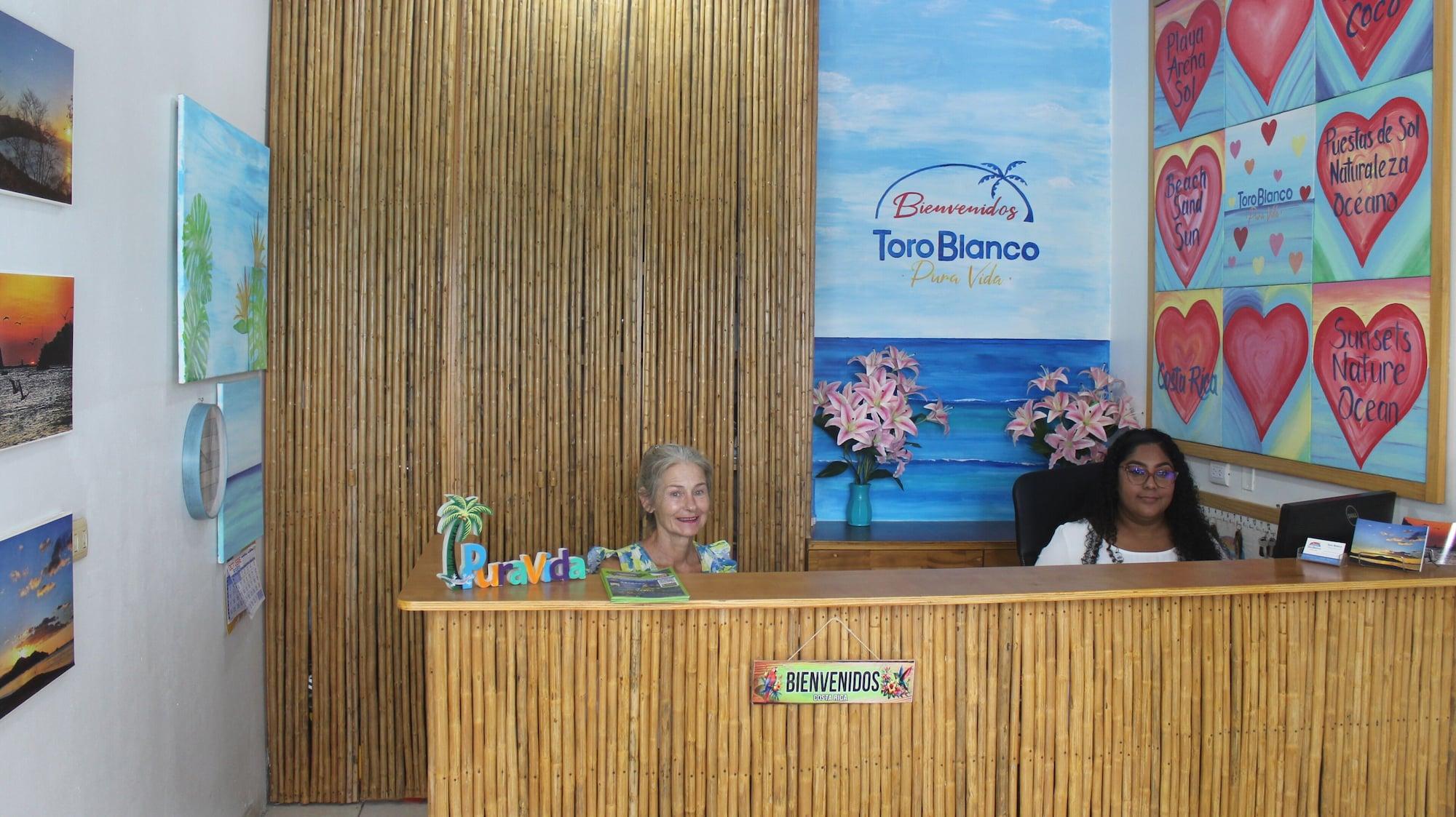 Vista Lobby Toro Blanco Resort