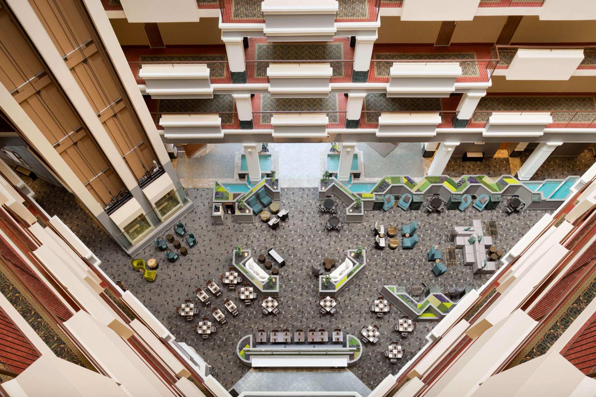 Vista Lobby Hilton Chicago/Oak Brook Suites