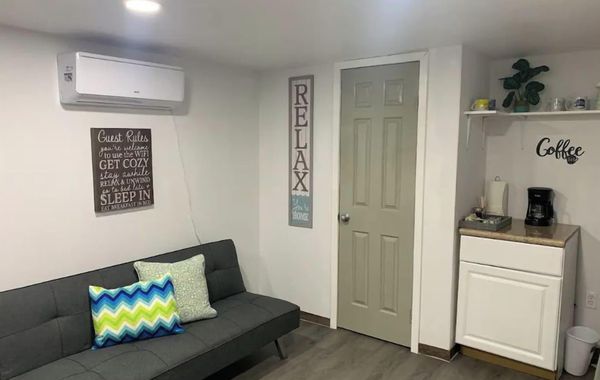 Cozy Suite *Excellent location* FREE Wi-fi/Netflix