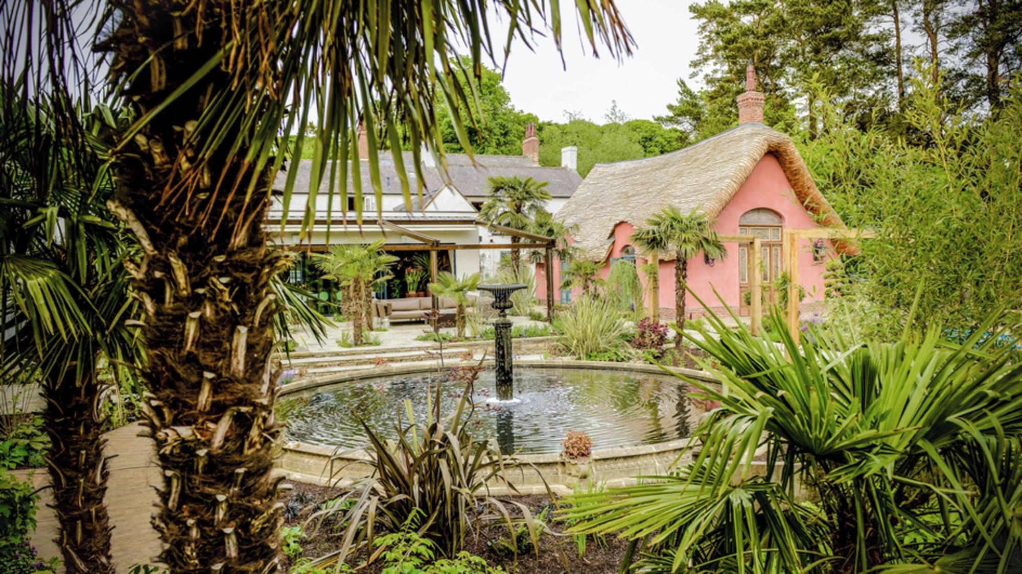 Vista Exterior Le Petit Chateau & William de Percy
