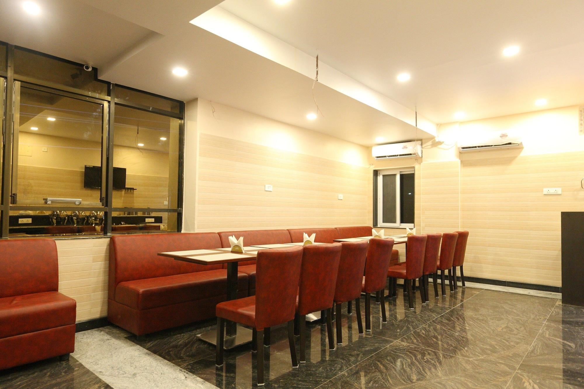 Restaurant Hotel Ramcharan Residency
