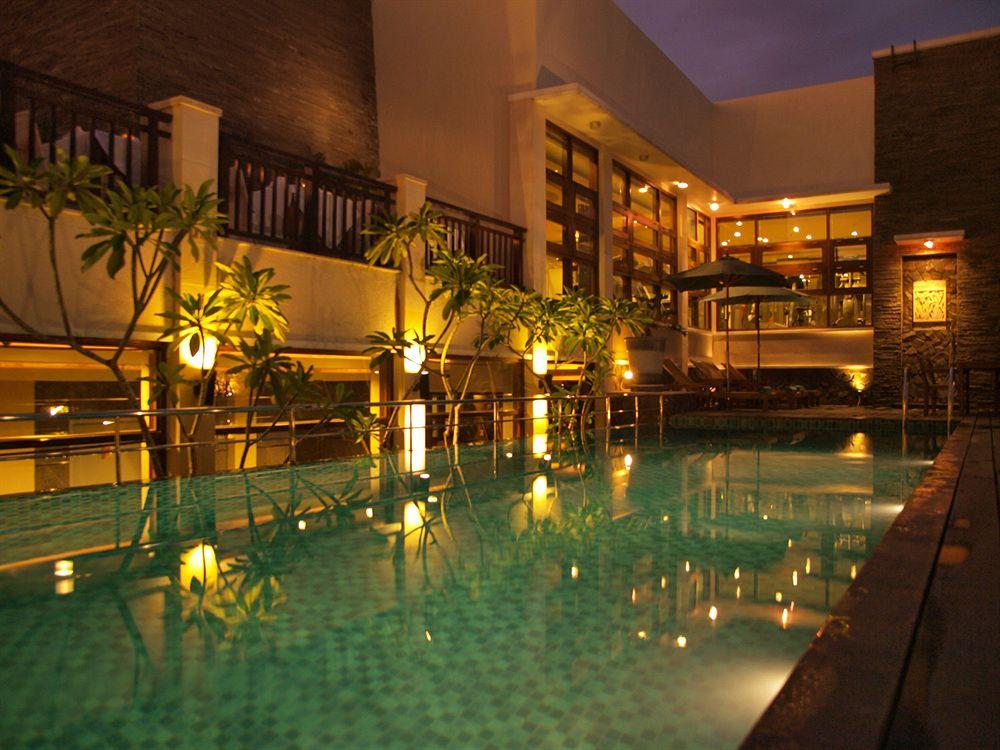 Vista Piscina Hotel Santika Pontianak