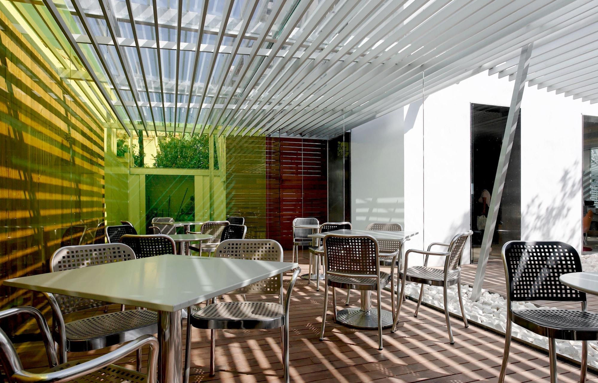 Bar/Salón Hotel Holos