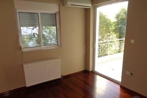 Alquiler Vacacional - t of two fully equipped apartments above each-other on the two top floors of a h