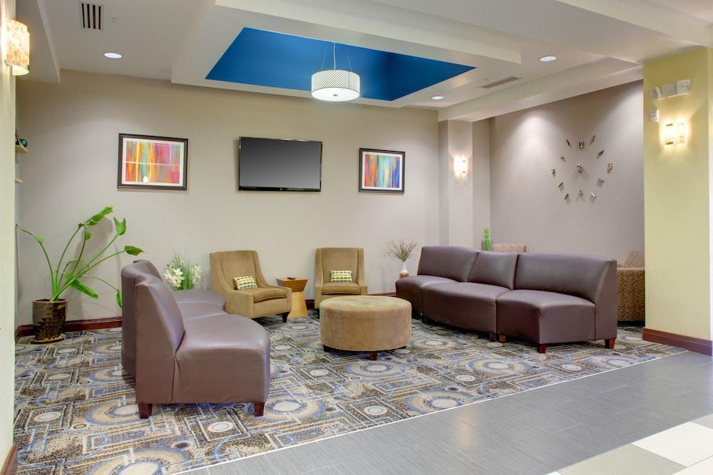 Vista Lobby Holiday Inn Express Hotel & Suites Cross Lanes by IHG
