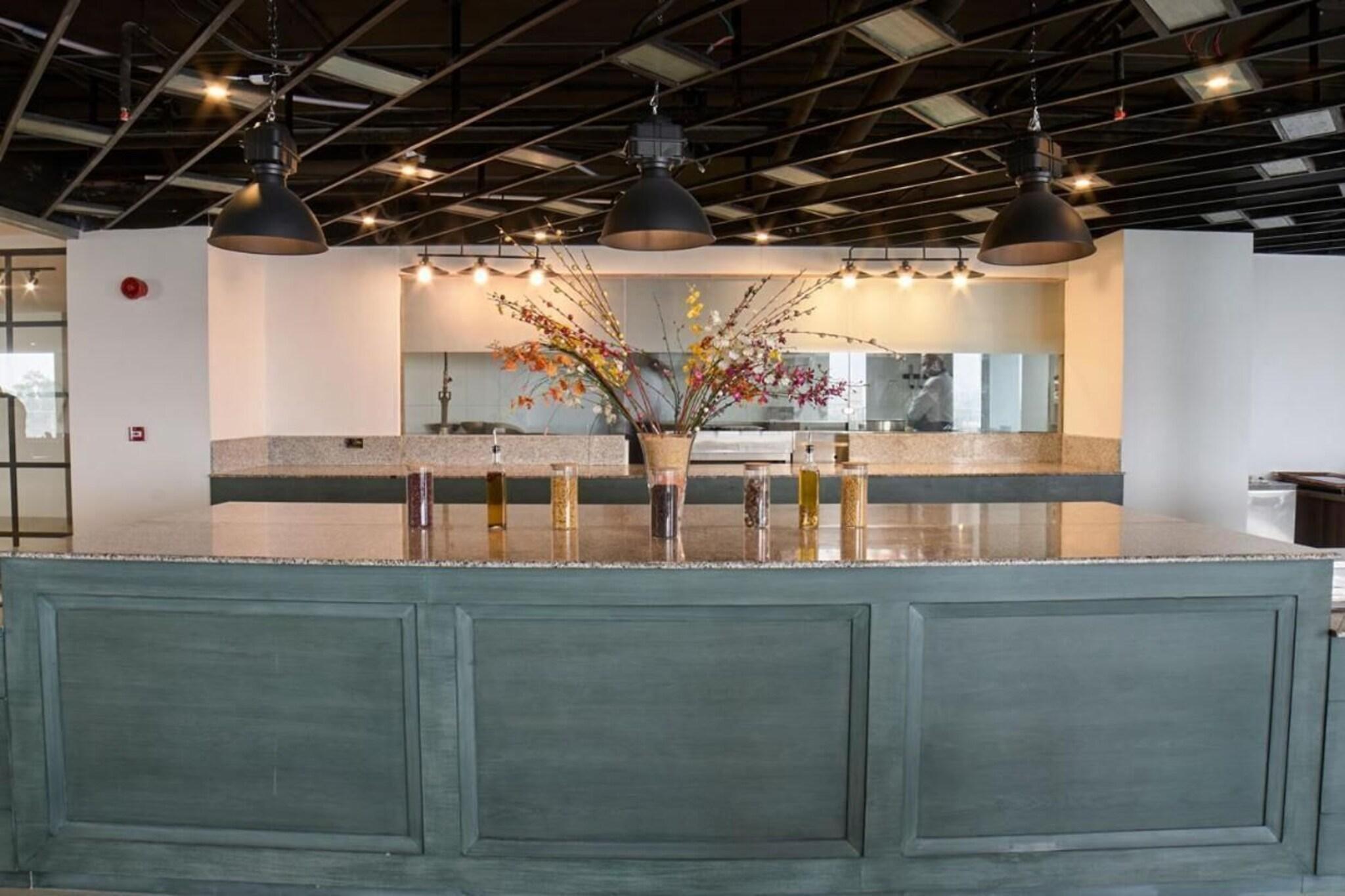 Restaurant Avari Xpress Gulberg