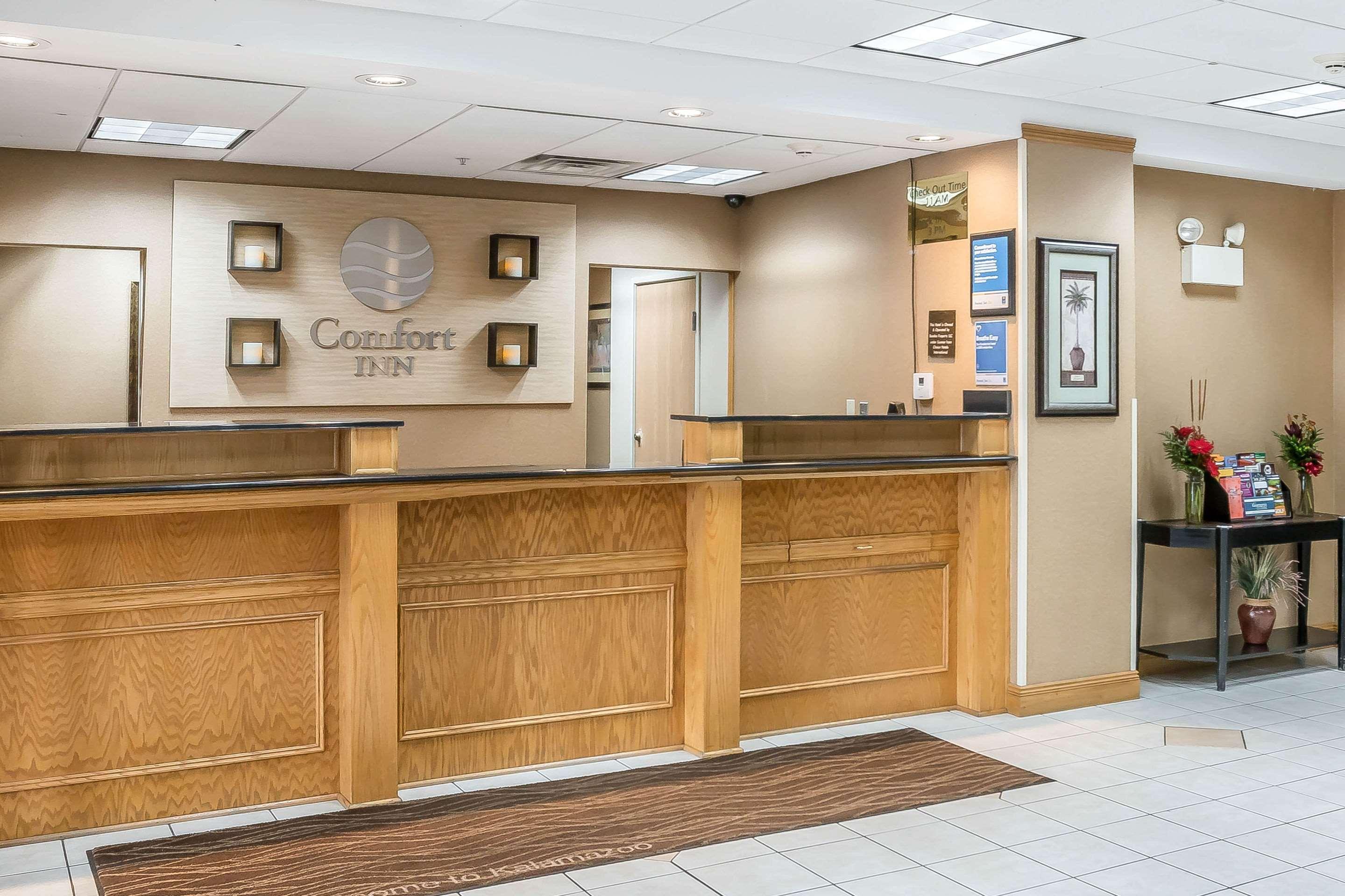 Vista Lobby Comfort Inn Downtown - University Area