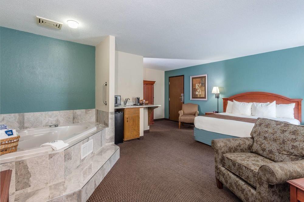 Spa AmericInn by Wyndham New Richmond