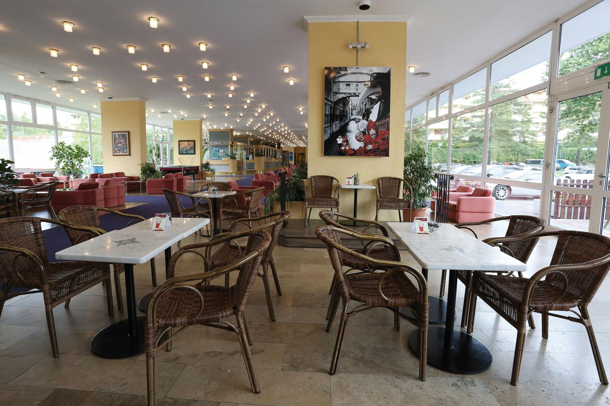 Vista Lobby Danubius Hotel Annabella