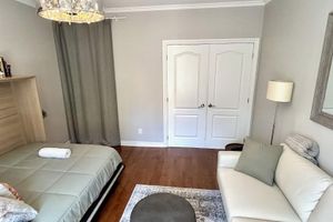Alquiler Vacacional - Downtown condo w/terrasse -Comfortable, quiet haven in the midst of everything!
