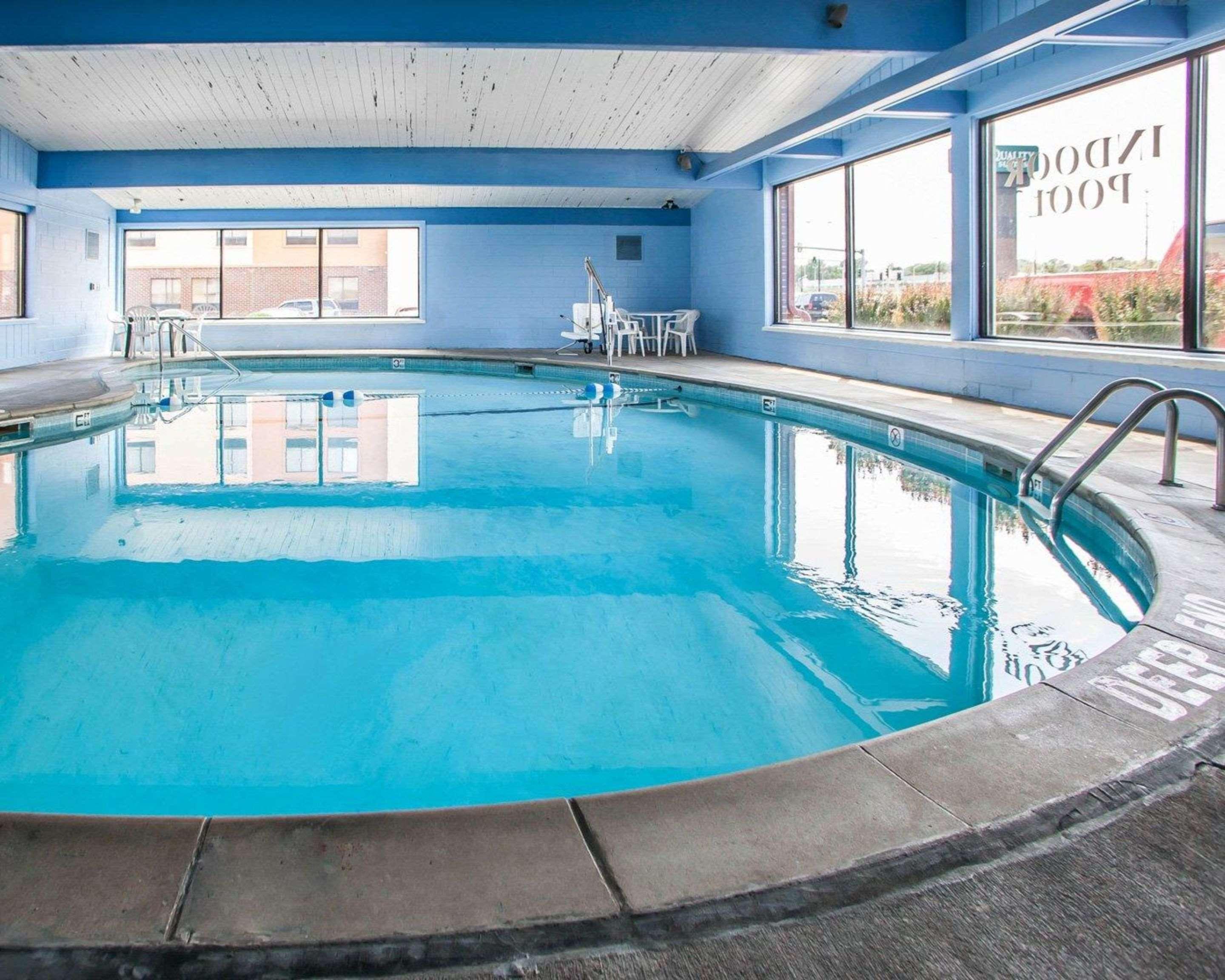 Vista Piscina Rodeway Inn & Suites Milwaukee Airport