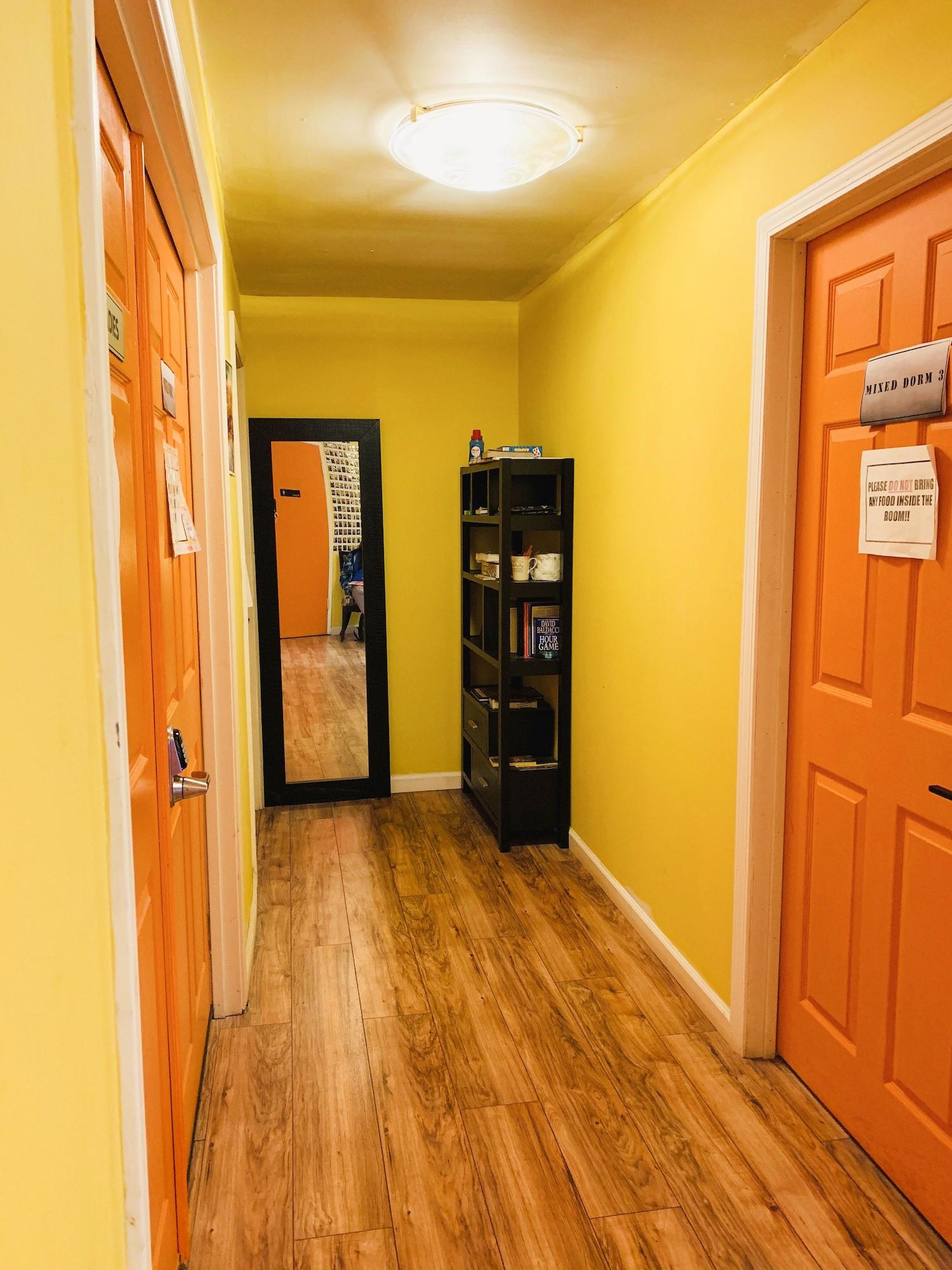 Varios Melrose Hostel