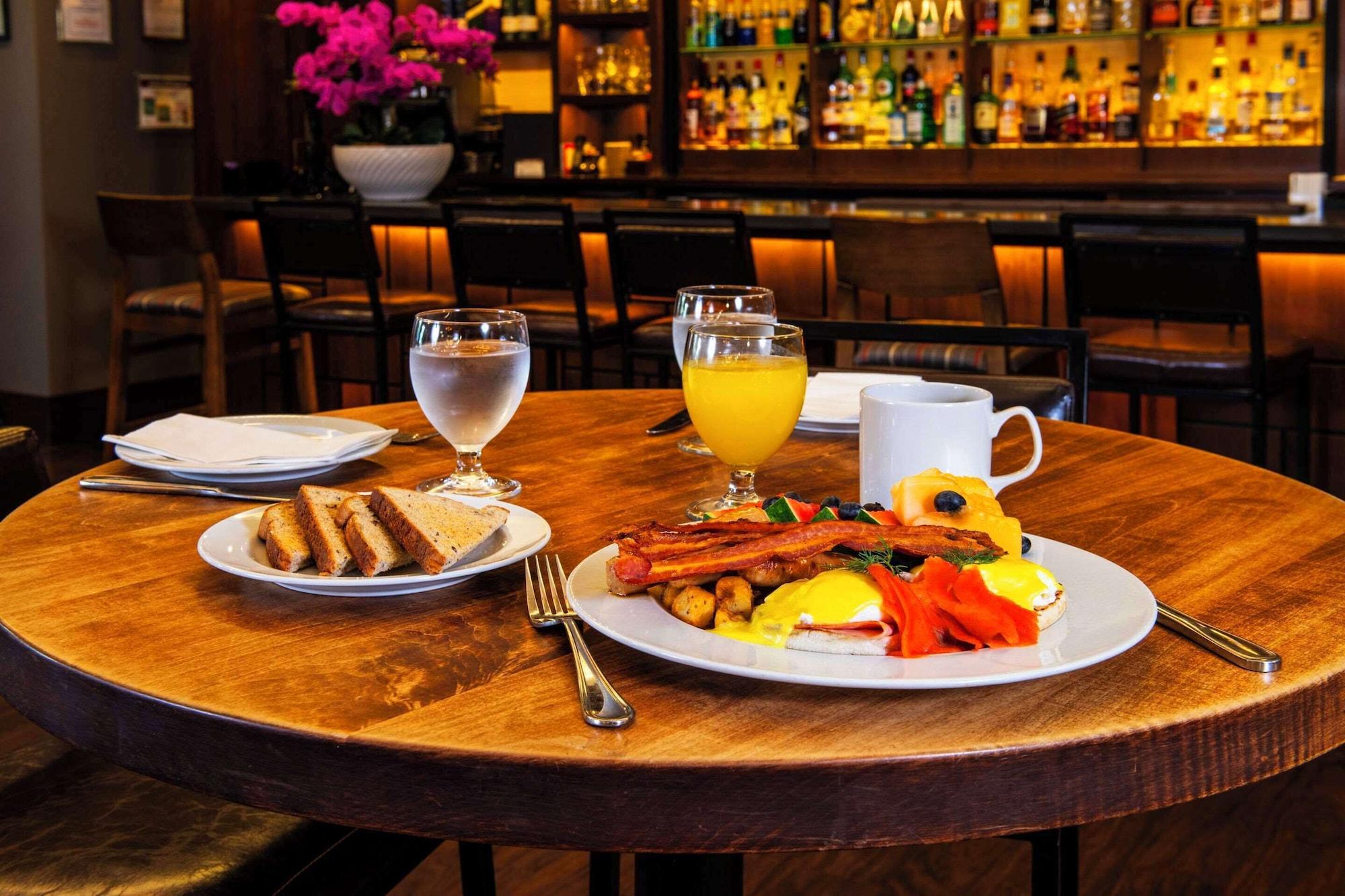 Restaurant Grand Park Hotel Vancouver Airport, an Ascend Collection Hotel