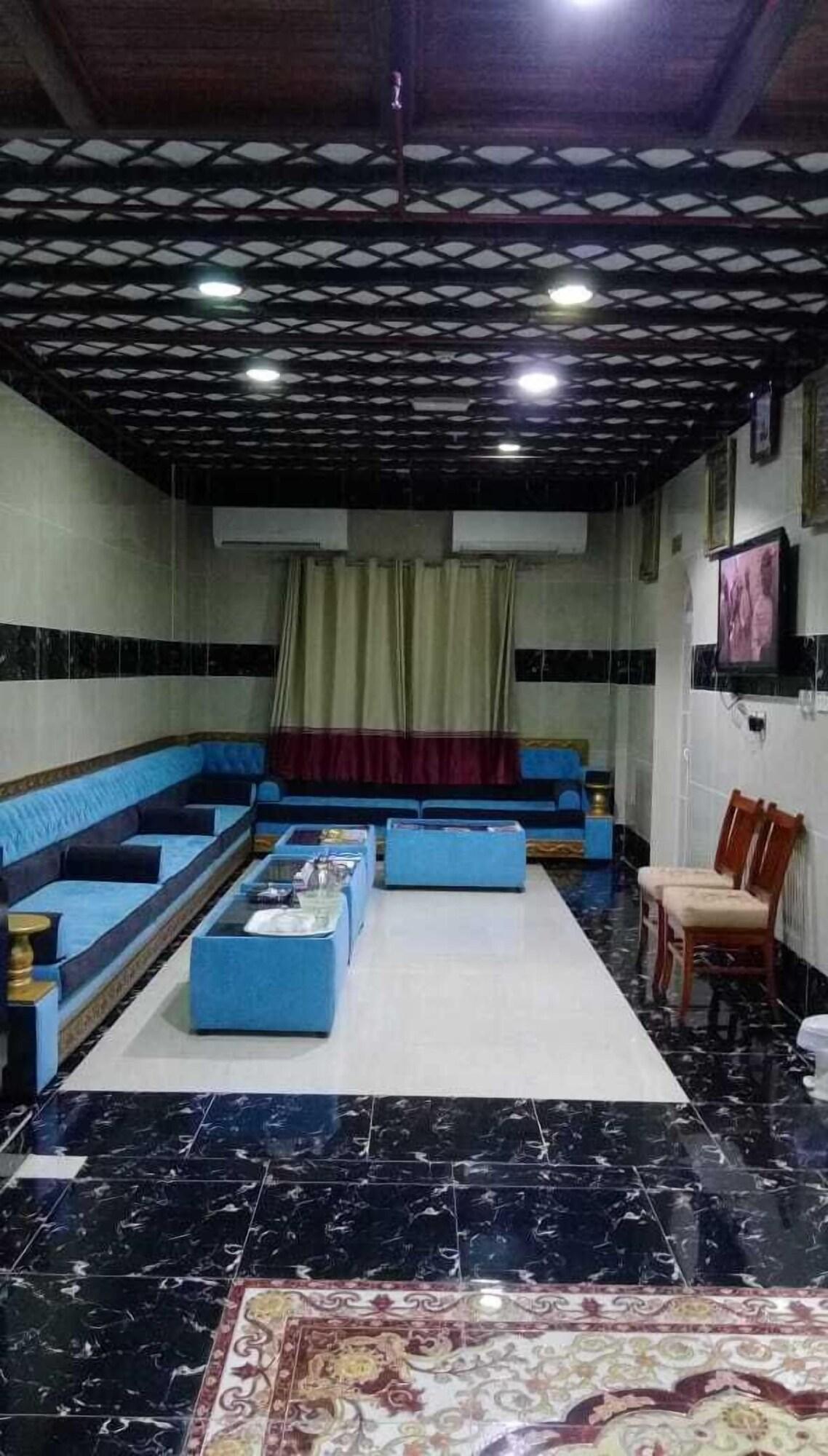Varios Five Continents Hotel