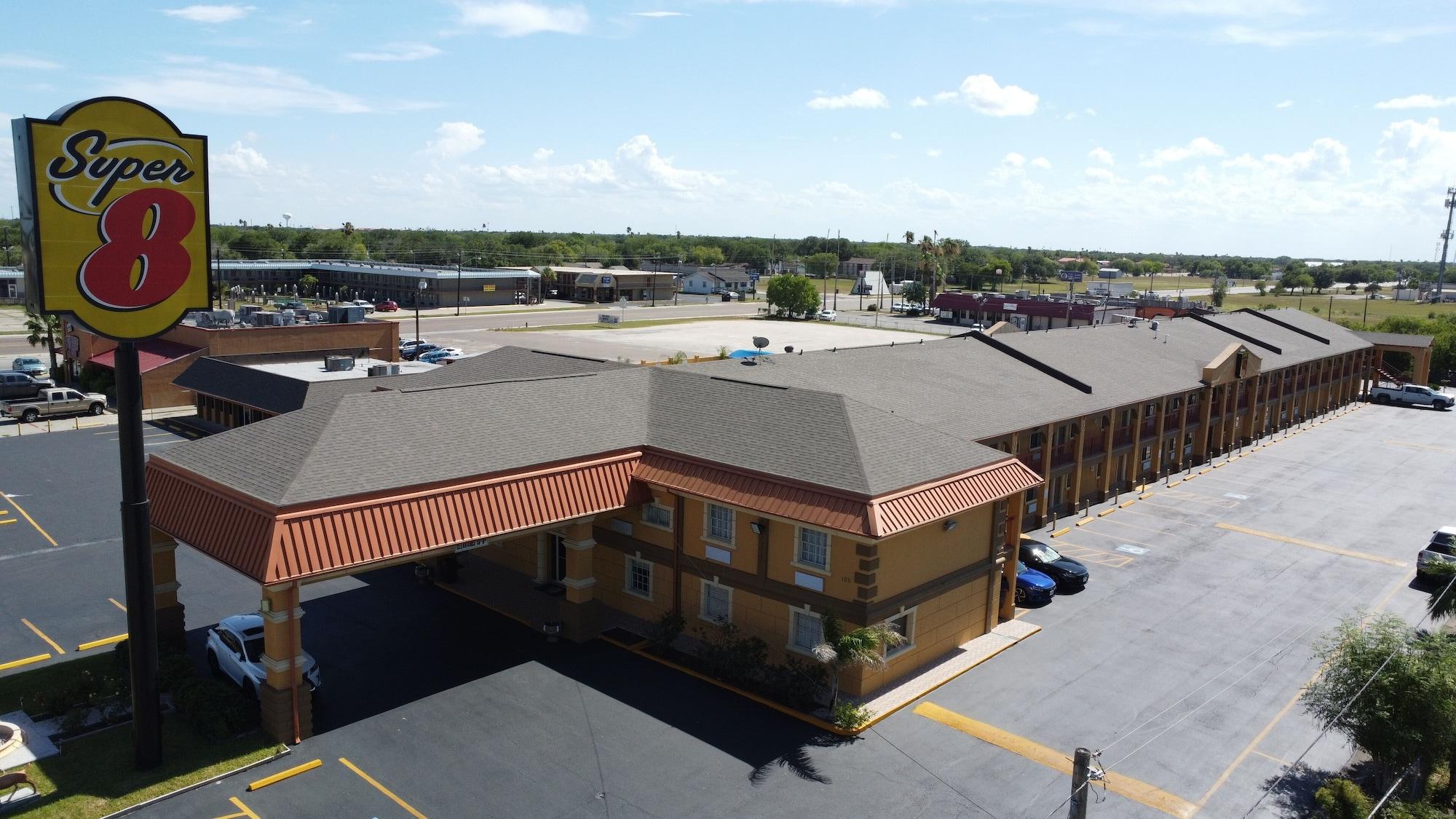 Vista Exterior Super 8 by Wyndham Kingsville