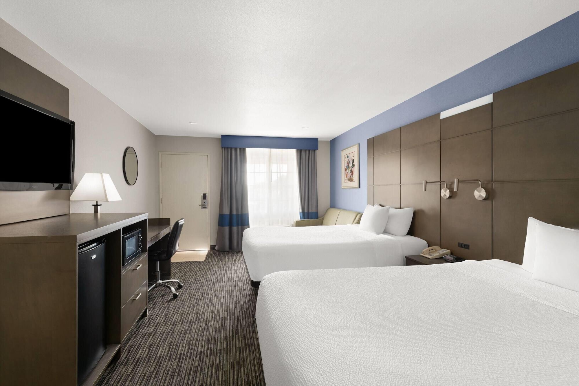Habitación Travelodge Inn & Suites by Wyndham Anaheim on Disneyland Dr