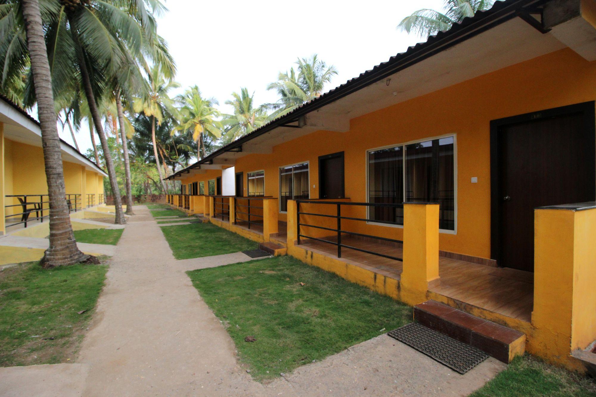 Vista Exterior OYO 9409 Morjim Grand INN