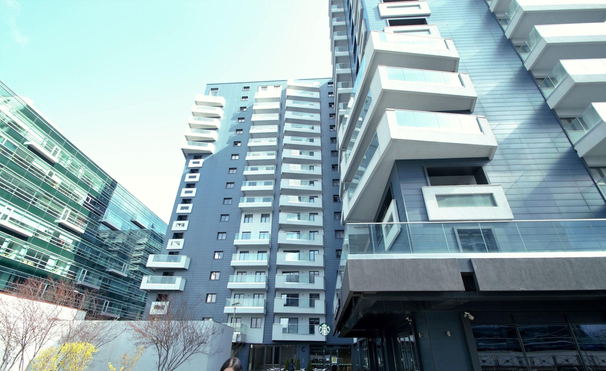 Vista Exterior Upground Residence Apartments